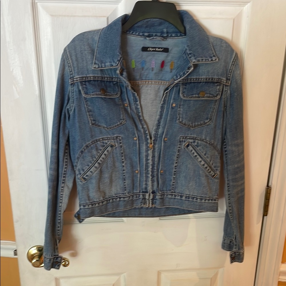 Classic Blue Jean Jacket with Cropped Fit